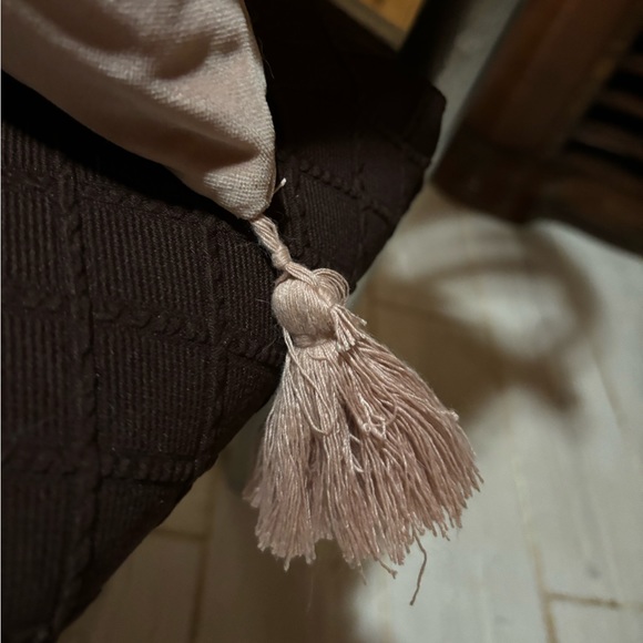 NWOT Kohl’s Pink Pillow with “Ooh La La” in Script - Picture 6 of 8